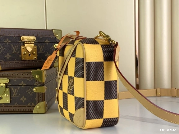 Cheap Messenger-24*24*8CM Chess VUITTON LOUIS 0809